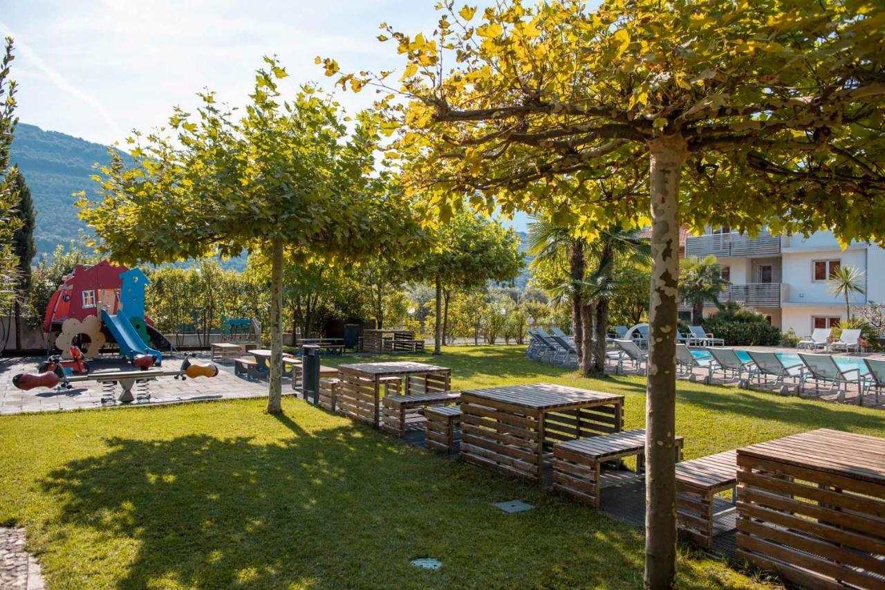 ריבה דל גארדה 4 Limoni Apartment Resort מראה חיצוני תמונה